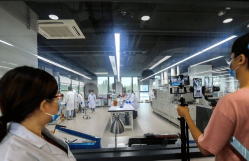 你好,北區(qū) 遇見(jiàn)石墨烯 370萬(wàn)網(wǎng)友圍觀,直呼太神奇